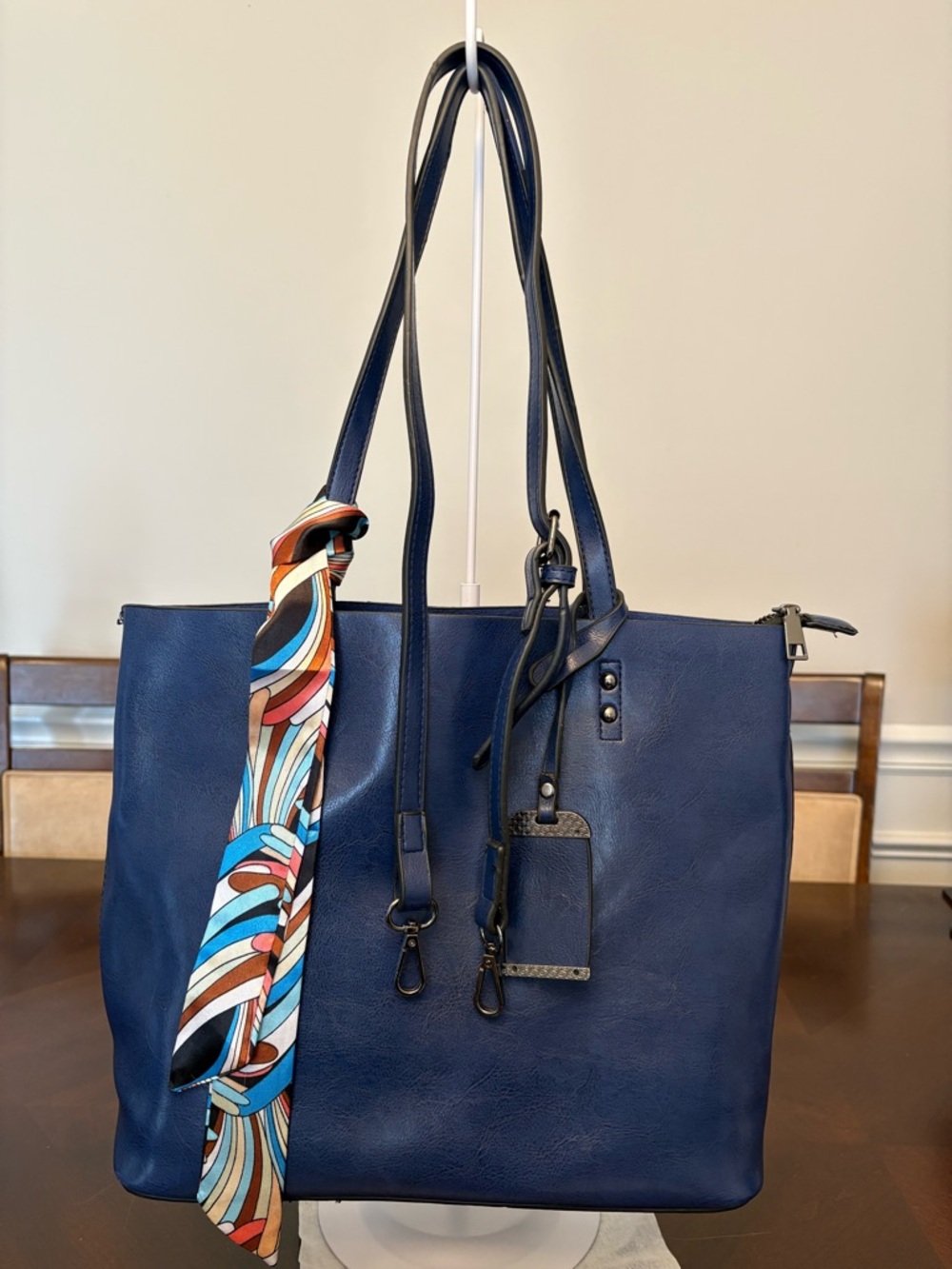 Unbranded - Navy Tote Bag with Scarf